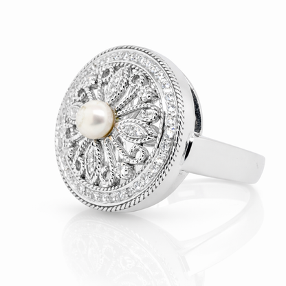 18ct White Gold Diamond and Fresh  Water Pearl Ring