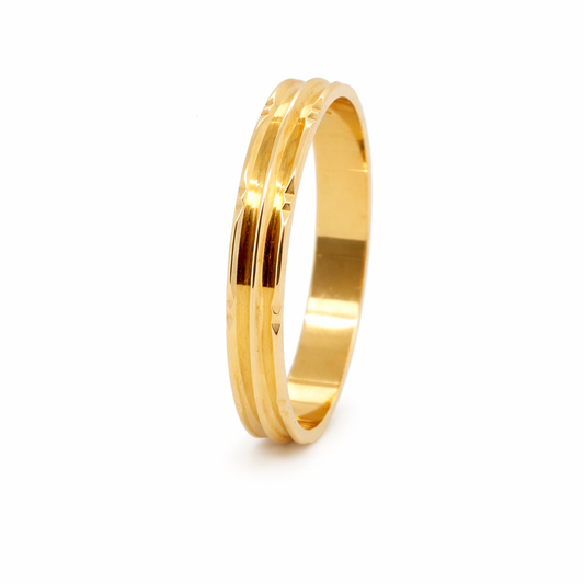 18ct Yellow Gold band with channels and Facet Details